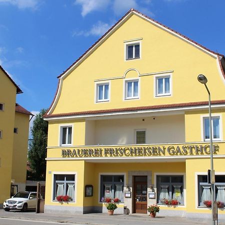 Brauerei Und Gasthof Frischeisen เคลไฮม์ ภายนอก รูปภาพ