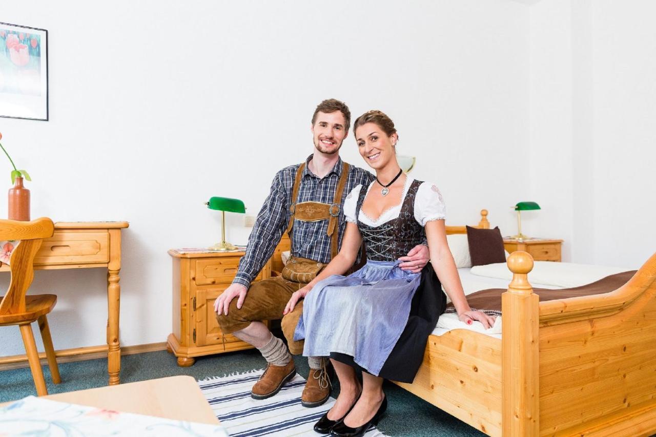 Brauerei Und Gasthof Frischeisen เคลไฮม์ ภายนอก รูปภาพ